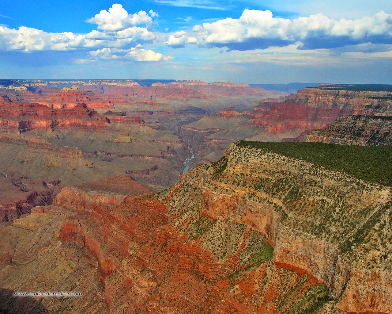 Incredibile visione aerea del Grand Canyon 