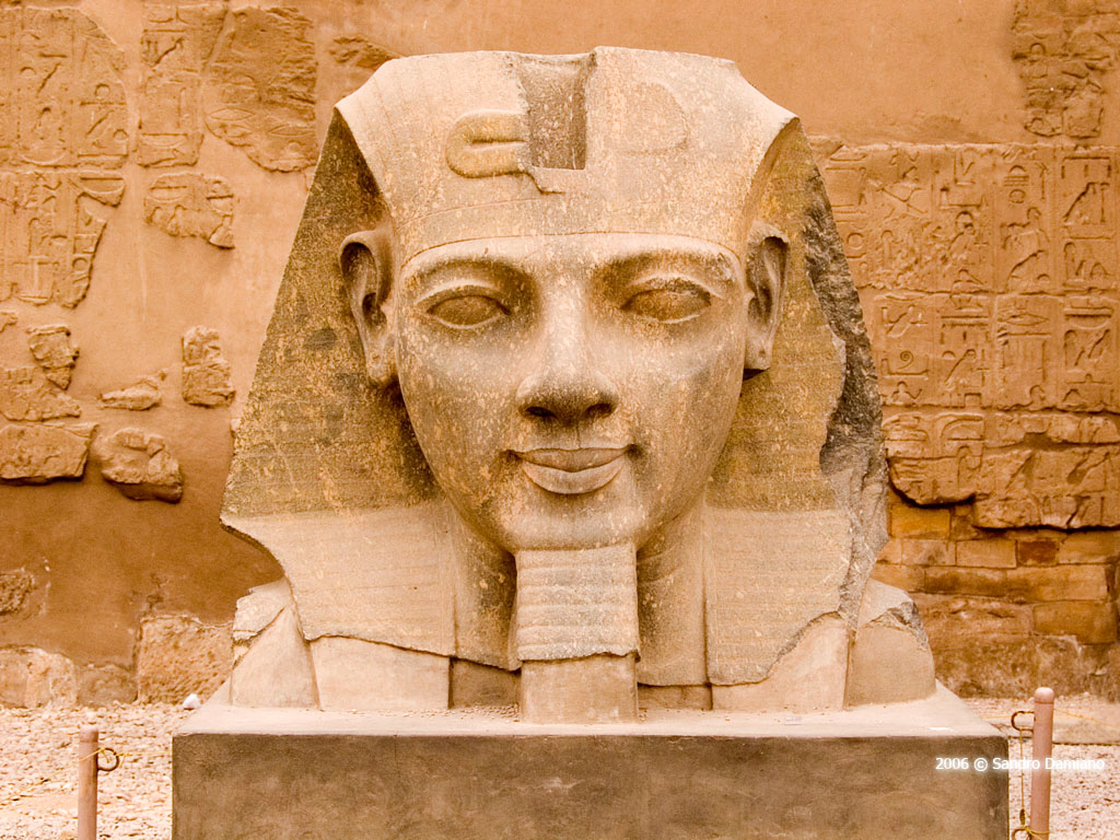 Sorriso faraonico