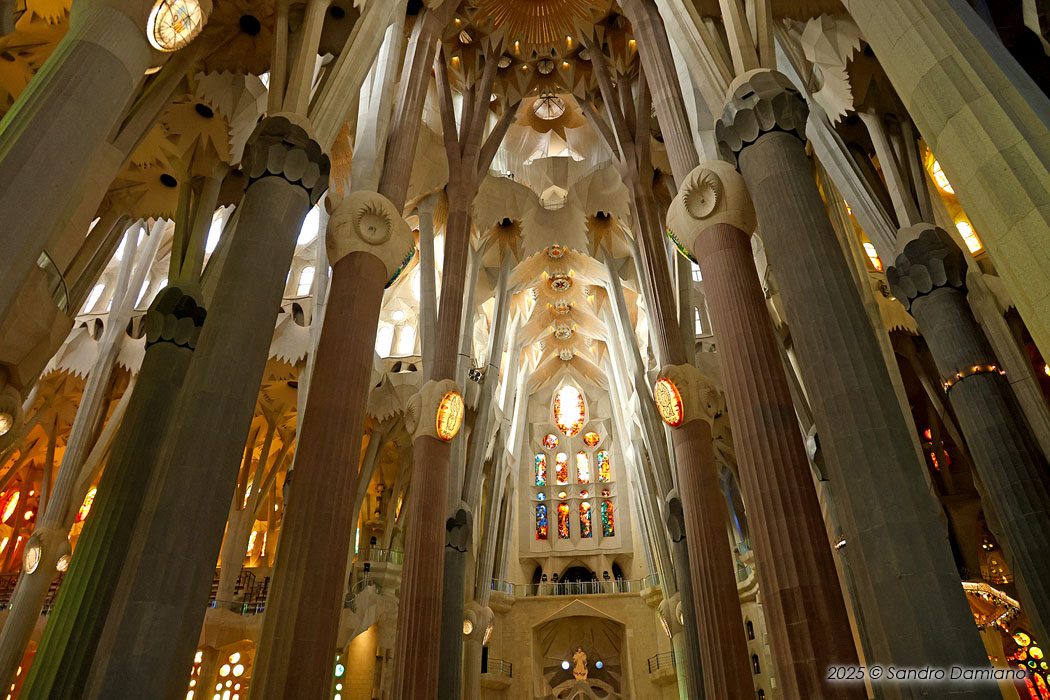 Navata centrale della Sagrada Família