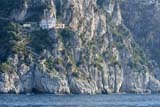 Abitazioni arroccate sulla costa