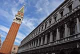 Scorcio di Piazza San Marco con il campanile